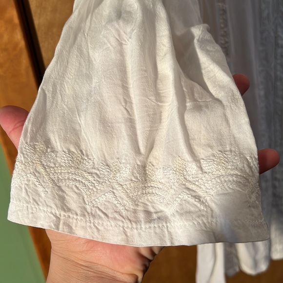 White Embroidery quarter sleeve flowy top - Picture 2 of 5